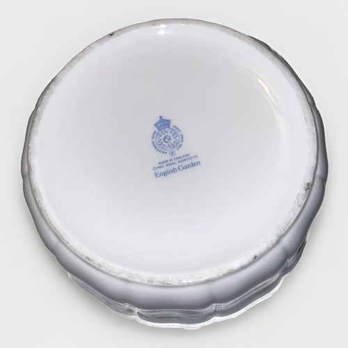 "Cuenco de porcelana de hueso fino de jardín inglés Royal Worcester de colección 5"" blanco y floral 1983" - Imagen 4 de 5