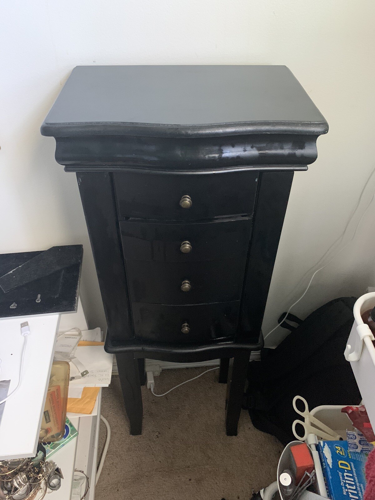 Elegant Jewelry Box Organizer Case for Necklaces Rings Earrings  -image