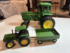 Lot of Vintage Ertl John Deere Tractors With Duals 1/16USA smaller with Trailer