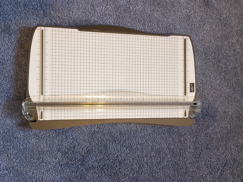 Stampin' Up! Paper Trimmer Cutter Scorer.        NO BLADES INCLUDED