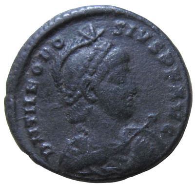 THEODOSIUS I, 379- 395 AD. AE 2. NICOMEDIA MINT.  EMPEROR AND VICTORY REVERSE