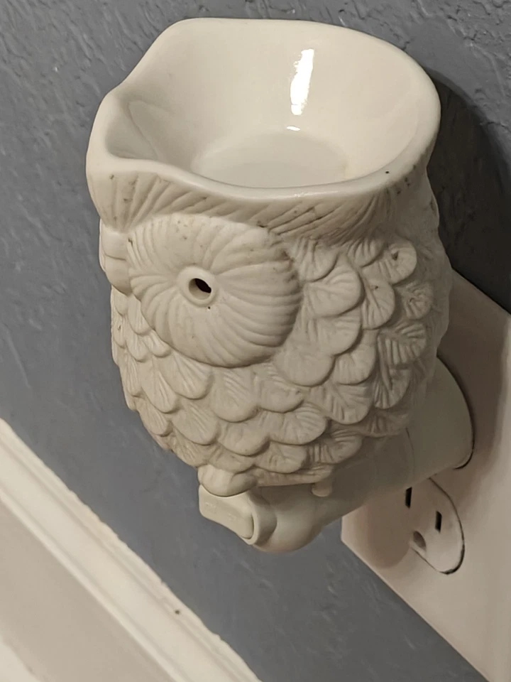 Scentsy Matte White Whoot Hoot Owl Ceramic Wax Warmer Plug In On Off Switch - Image 4 of 4