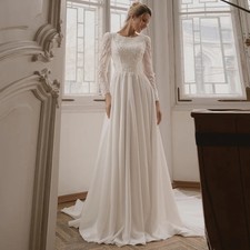 Elegant Lace Applique Wedding Dress Long Sleeve Chapel Train Modest Bridal Gowns