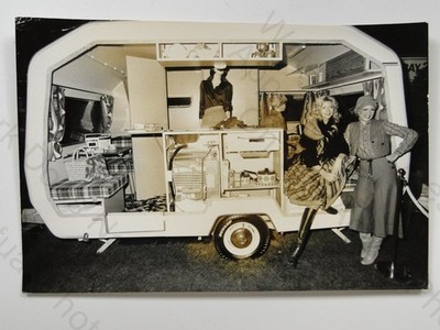 Models Lia Charlie Sprite Alpine Caravan Show Earls Court London 1976 Vintage Foto