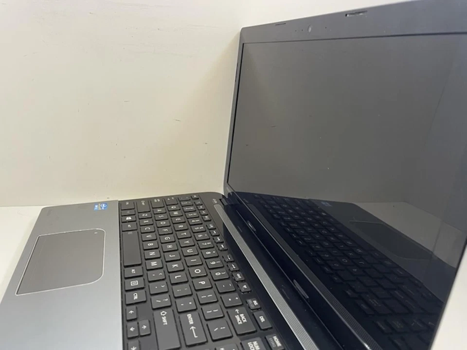 Portátil TOSHIBA SATELLITE L50-A Intel Core i3-3217U 1,80 GHz + 8 GB sin HD/Batería Foto 2 de 4