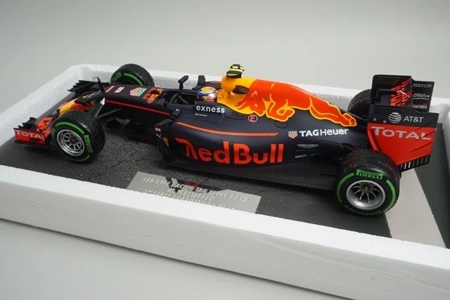 1:18 Minichamps 117161233 Red Bull Racing Tag Heuer RB12 Brazil 3rd 2016 #33 - Image 2 of 4