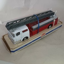Model Power Red Diecast Fire Truck With Aerial Lift Ladder 1:48 7968 Boxed