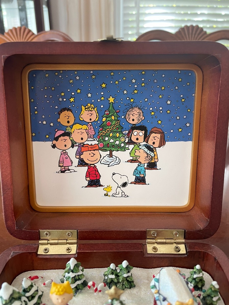 Danbury Mint The Peanuts Christmas Music Box Hark the Herald