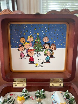 Danbury Mint The Peanuts Christmas Music Box Hark the Herald