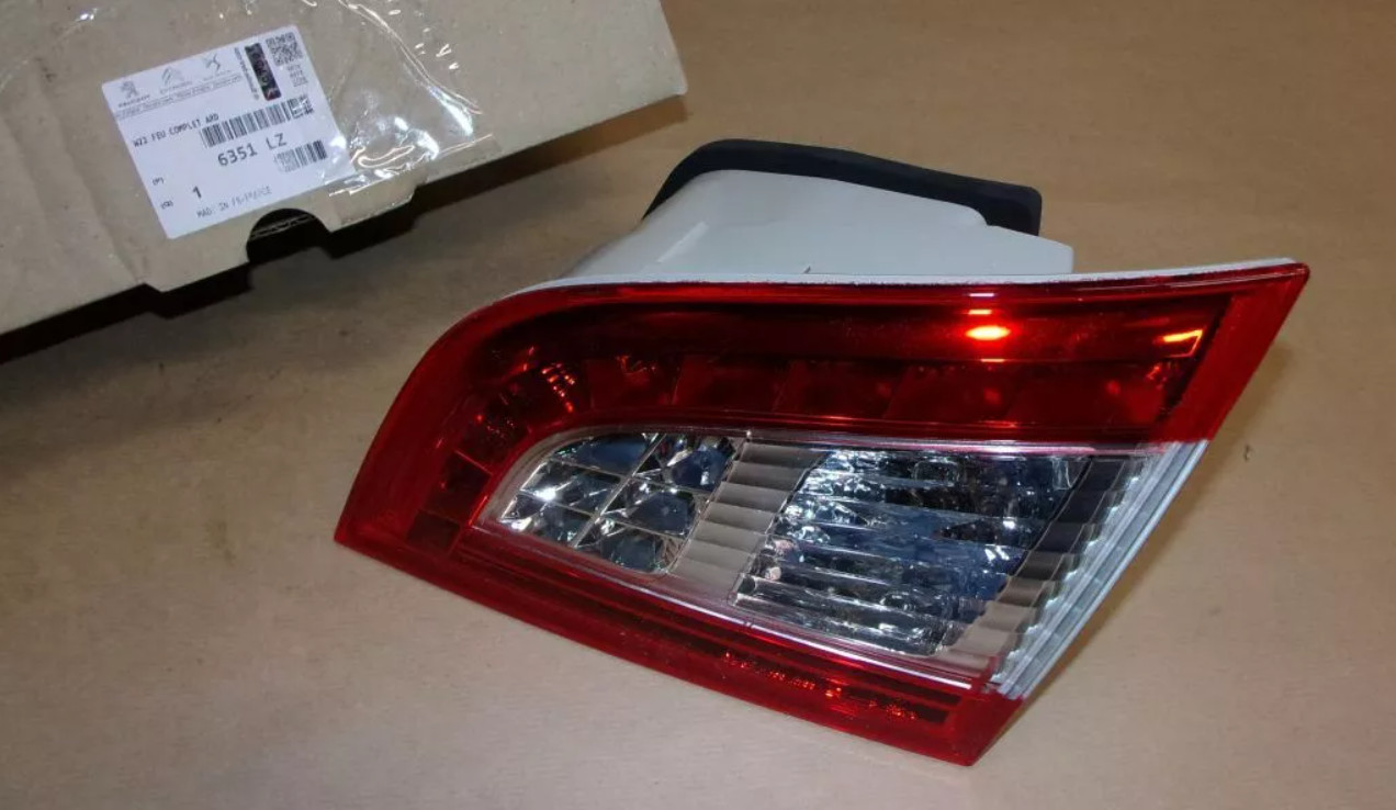 Feu arrière Peugeot 508 SW rouge cassé ? Remplacer avec la pièce 6351.LZ