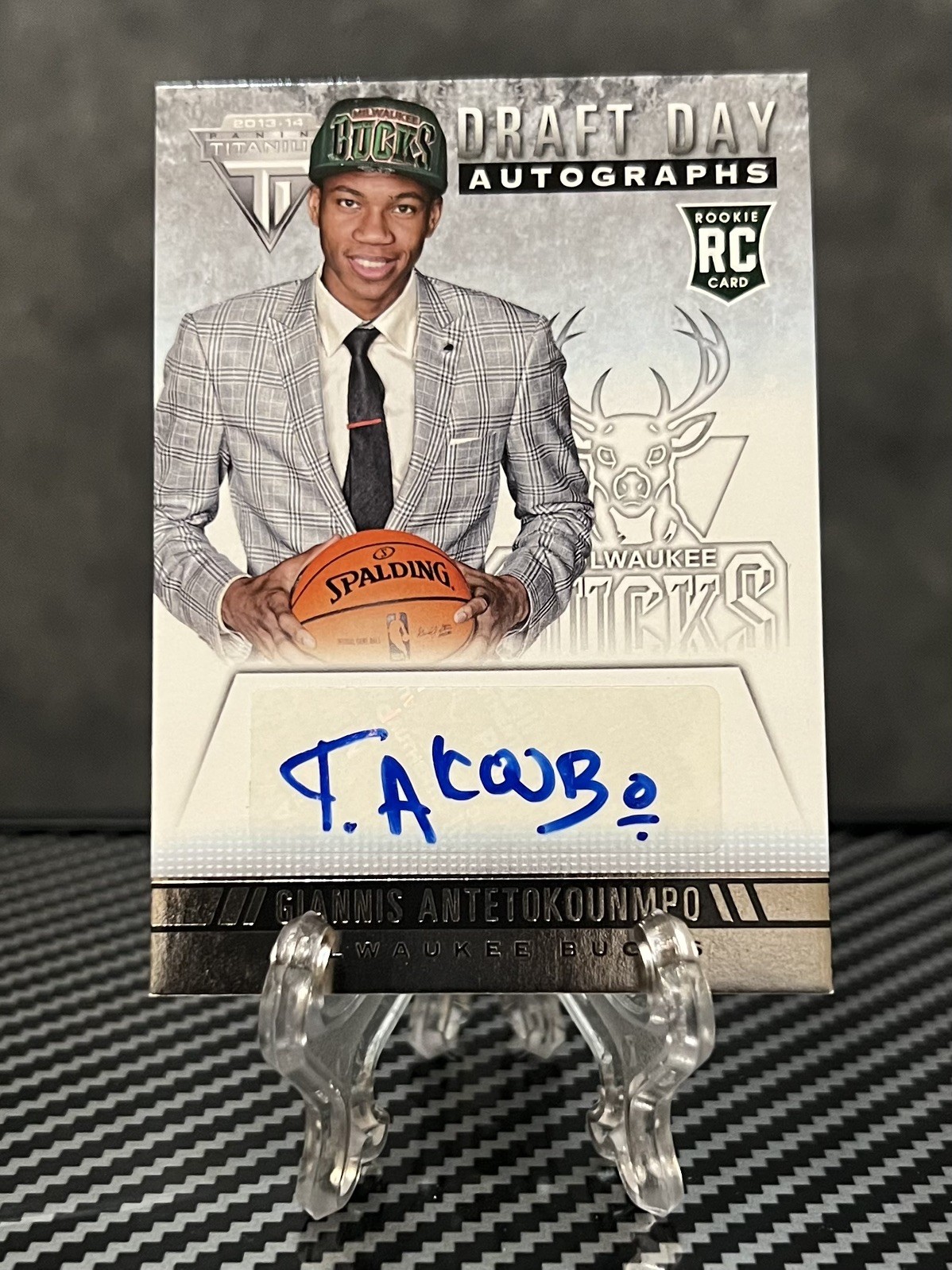 2013-14 Panini Titanium Giannis Antetokounmpo Draft Day Auto Rookie RC #17
