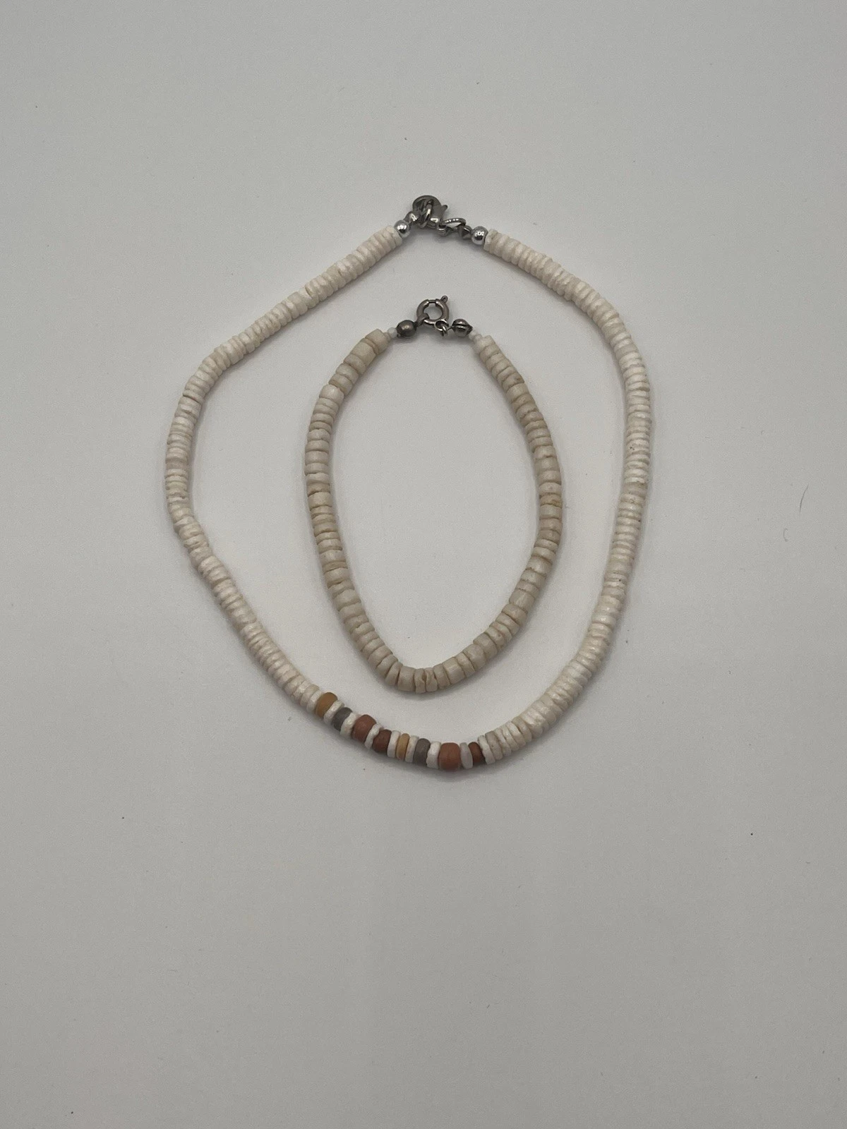 VETEMENTS Set collana e braccialetto fatto a mano con conchiglia e perle in argilla