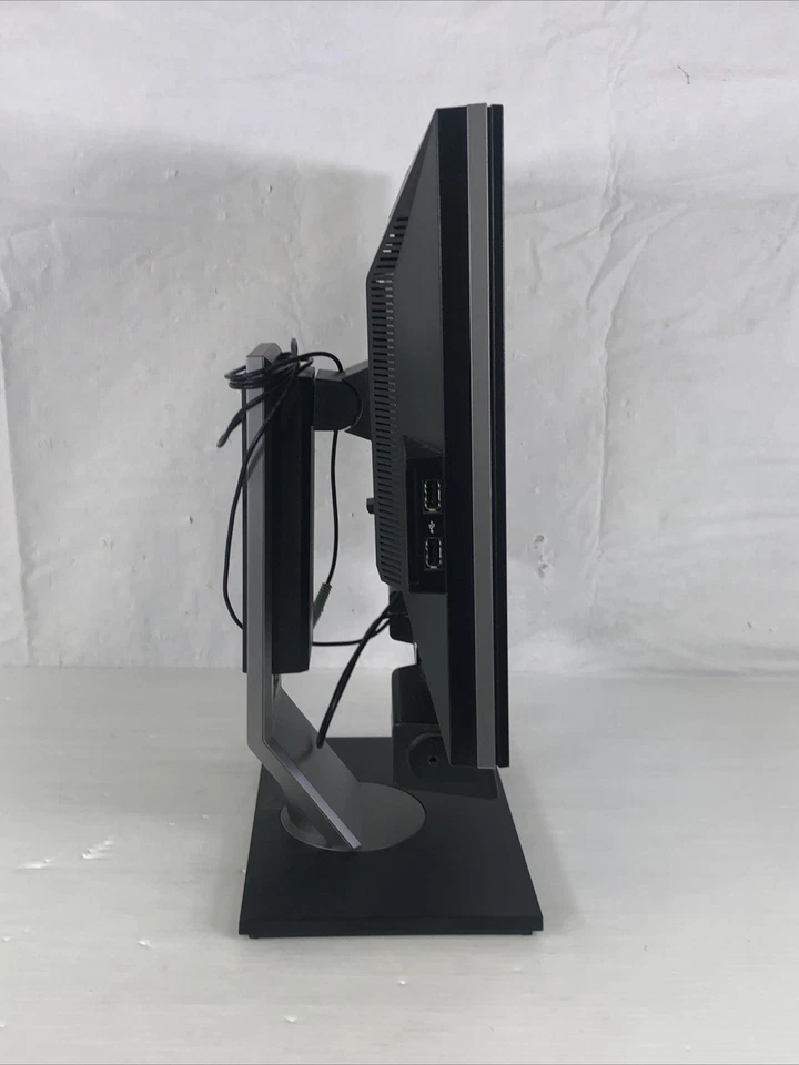 Dell 1909WF 19'' Inch LCD Monitor -With Power And VGA Cables. And Speaker - Image 3 of 4