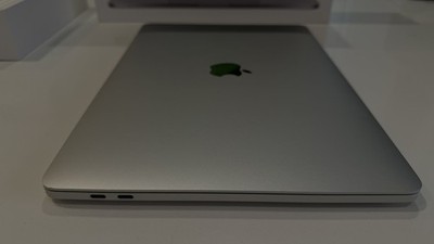 Apple MacBook Pro 13  2020 i5 1.4GHz 8GB RAM 512GB SSD Silver