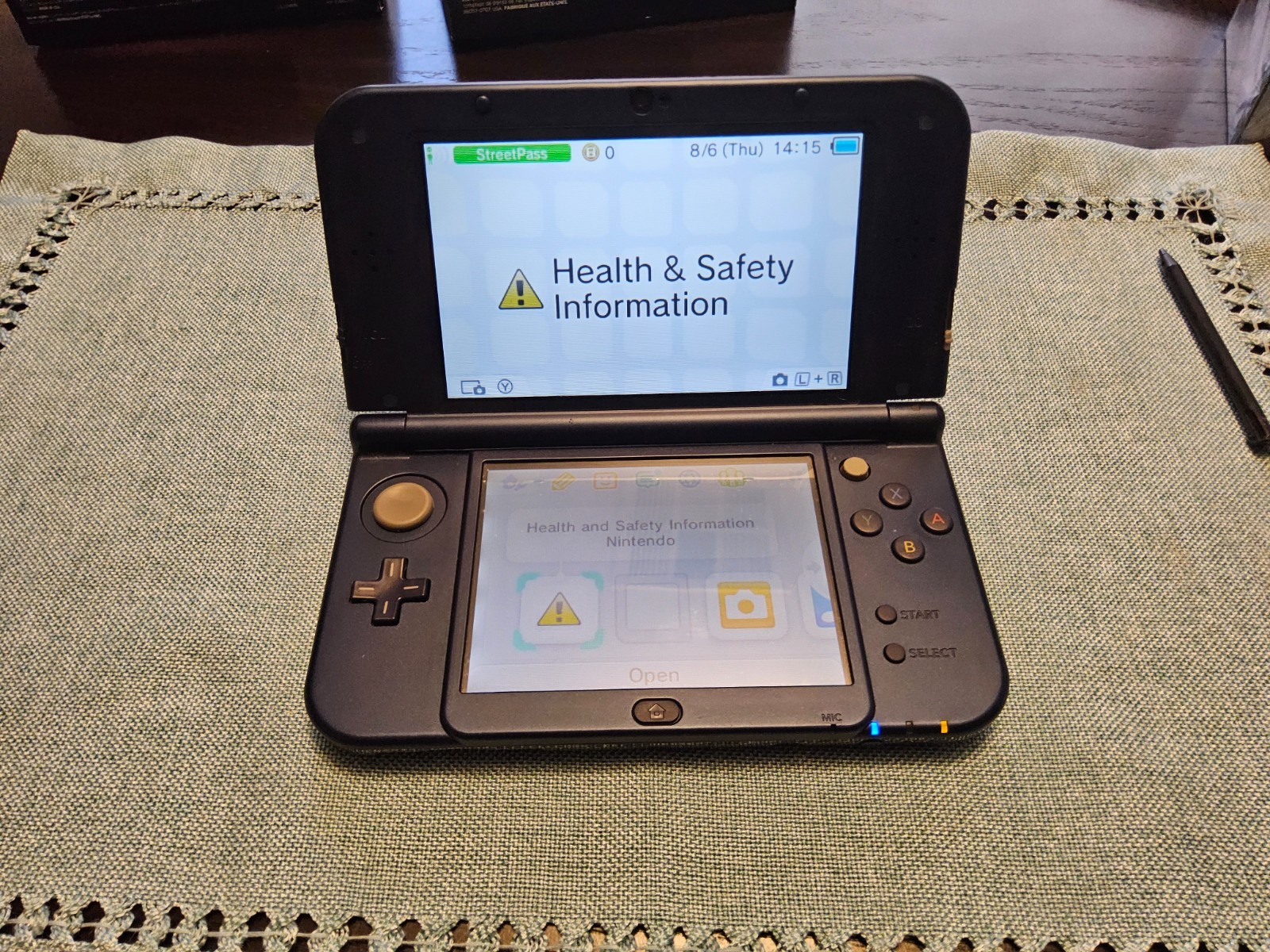 Nintendo New 3DS XL Galaxy Edition