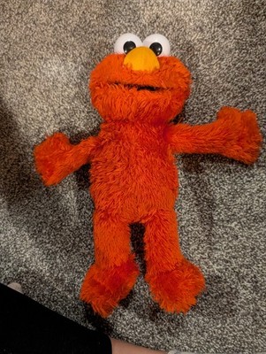 Sesame Street TICKLE ME ELMO Laughing And Talking Plush by Hasbro 15  Toy