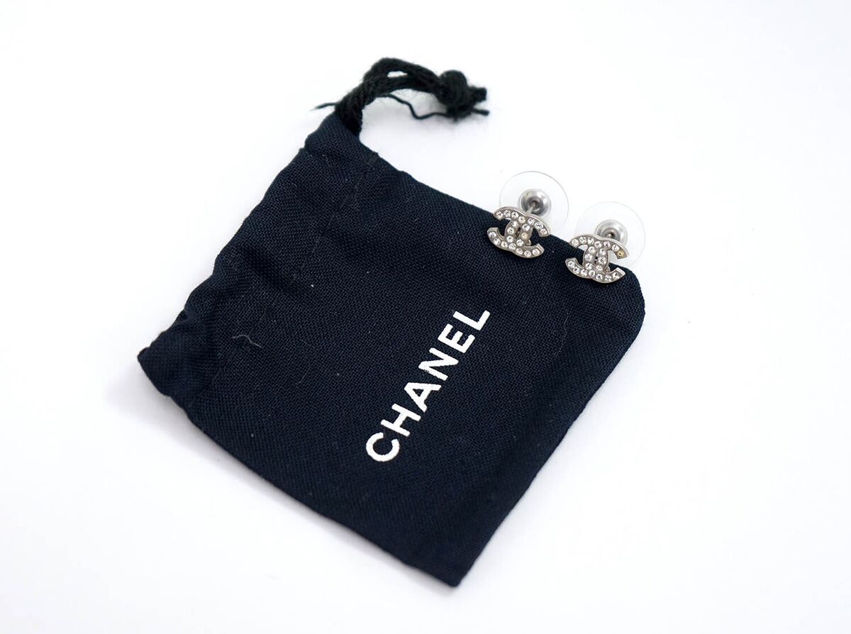 CHANEL CC Logos Rhinestone Stud Earrings Silver Tone 07P CHANEL CC Logos Rhinestone Stud Earrings Silver Tone 07P