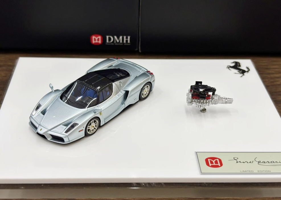 DMH 1:64 Scale Resin Car Model Blue Ferrari ENZO + Engine DMH 1:64 Scale Resin Car Model Blue Ferrari ENZO + Engine