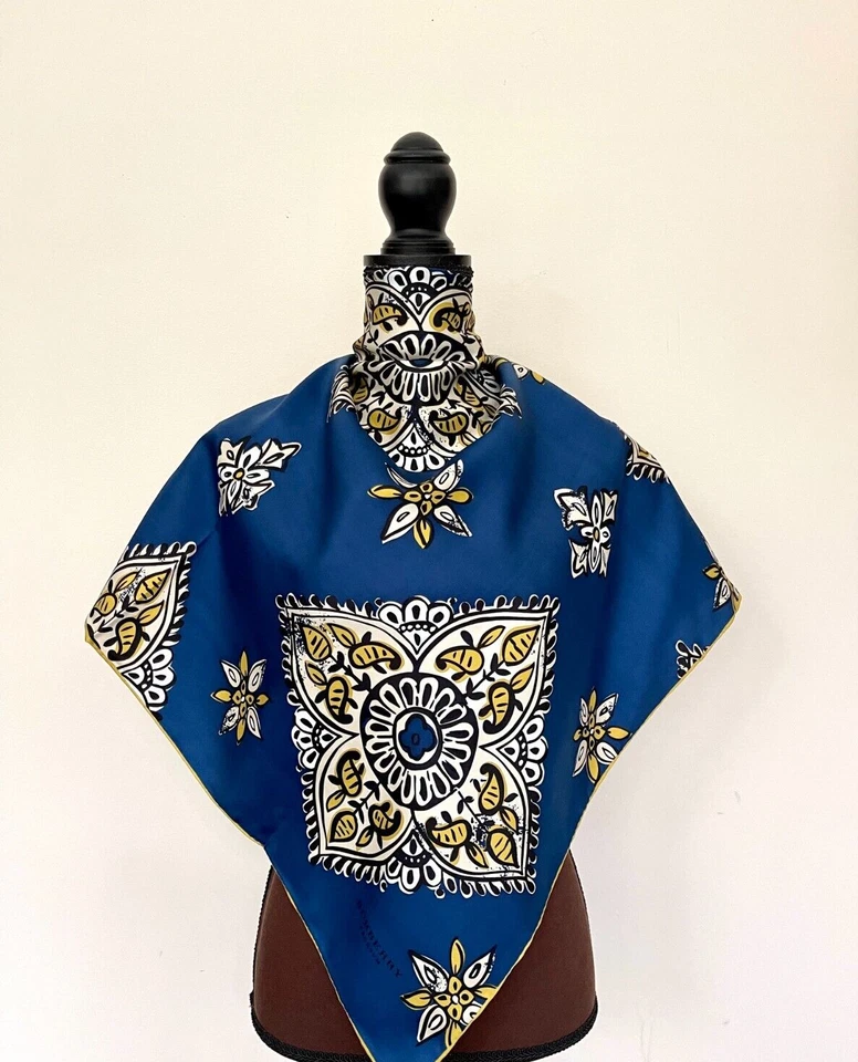Bufanda unisex Burberry envoltura de seda Prorsum floral azul alhambra dorada con flores Foto 3 de 4
