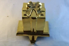 VINTAGE BRASS GIFT BOX CHRISTMAS STOCKING HANGER w ORNATE BOW ON TOP