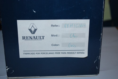 RENAULT CLIO SPORT EN PORCELAINE DE 26 CM MODEL UNIQUE - Picture 4 of 4
