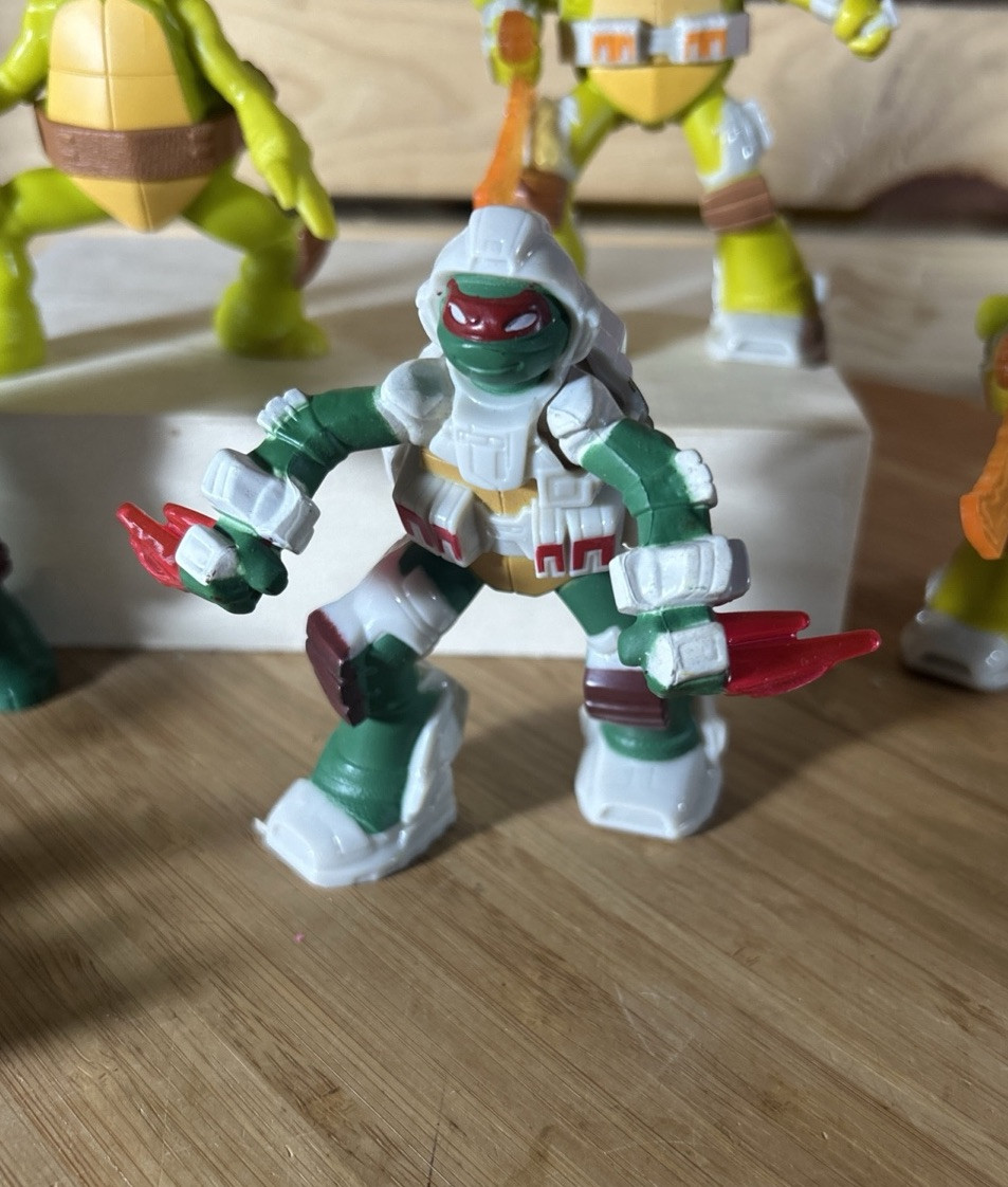 Mixed Lot of 8 Viacom Plus TMNT Teenage Mutant Ninja Turtles