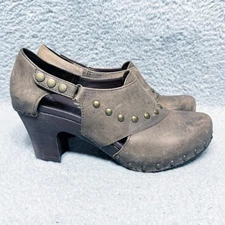 Dansko Ryder Womens Size 9.5-10 Heeled Clogs Brown Distressed Leather Studded