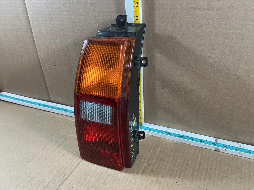 Luz trasera izquierda del lado del conductor Ford Escort Station Wagon Wgn 1991-1996 Foto 2 de 4