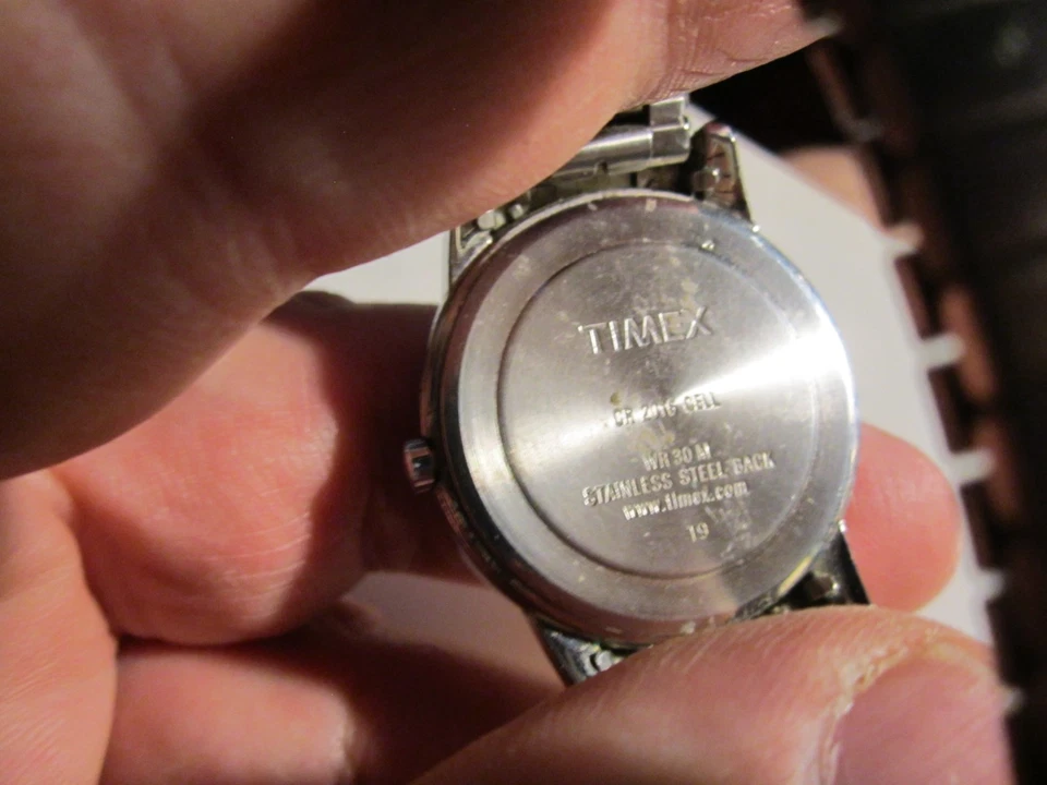 RELOJ TIMEX VINTAGE ESFERA AZUL TAPA TRASERA NO SE QUEDA ENCENDIDO? SE ADAPTA HASTA 8" - BBA38A Foto 4 de 4