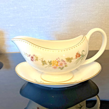 WEDGEWOOD MIRABELLE R4537 GRAVY BOAT AND STAND