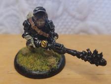 Machine à chaleur Hordes Drake McBain ? Figurine bien peinte sur socle lance flamme