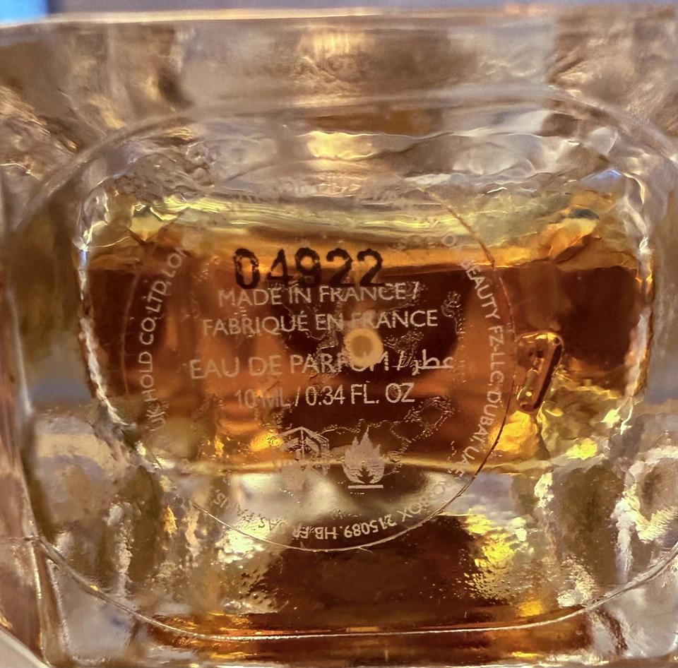 Kayali Vanilla Royale Pachulí azucarado 64 EDP spray de viaje 10 ml/0,34 oz Foto 2 de 3