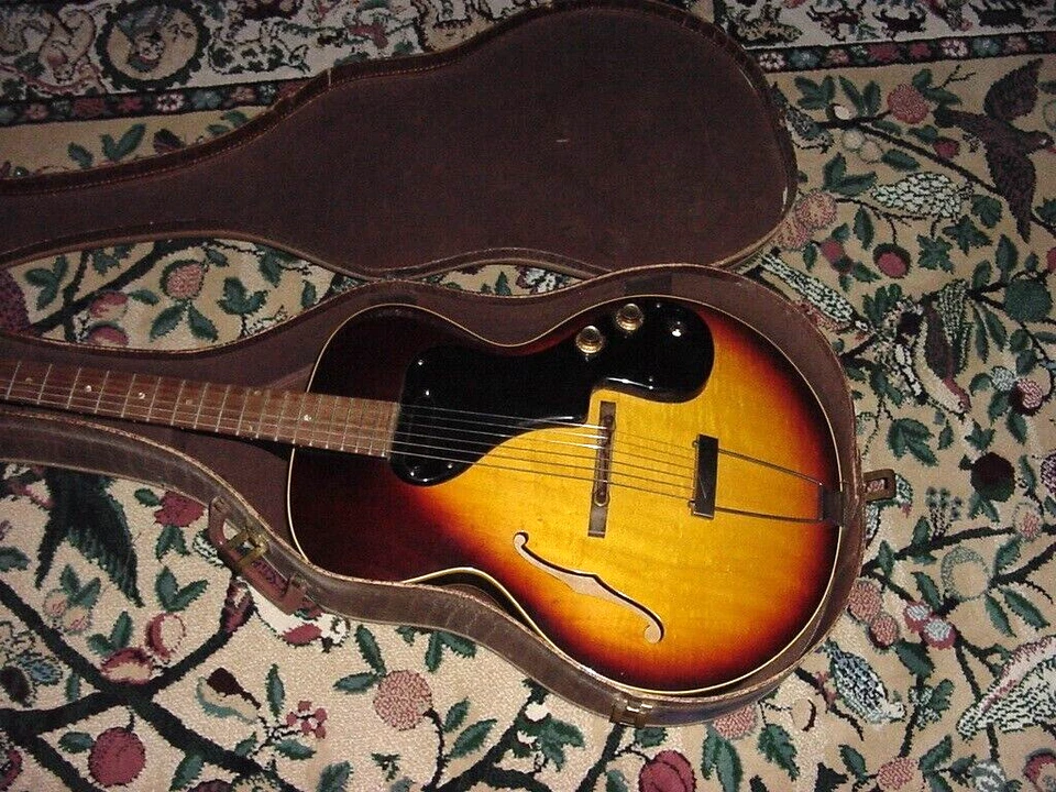 GIBSON ES 120T ARCHTOP ELECTRIC GUITAR SUNBURST HOLLOW BODY 1965 - Image 2 of 4