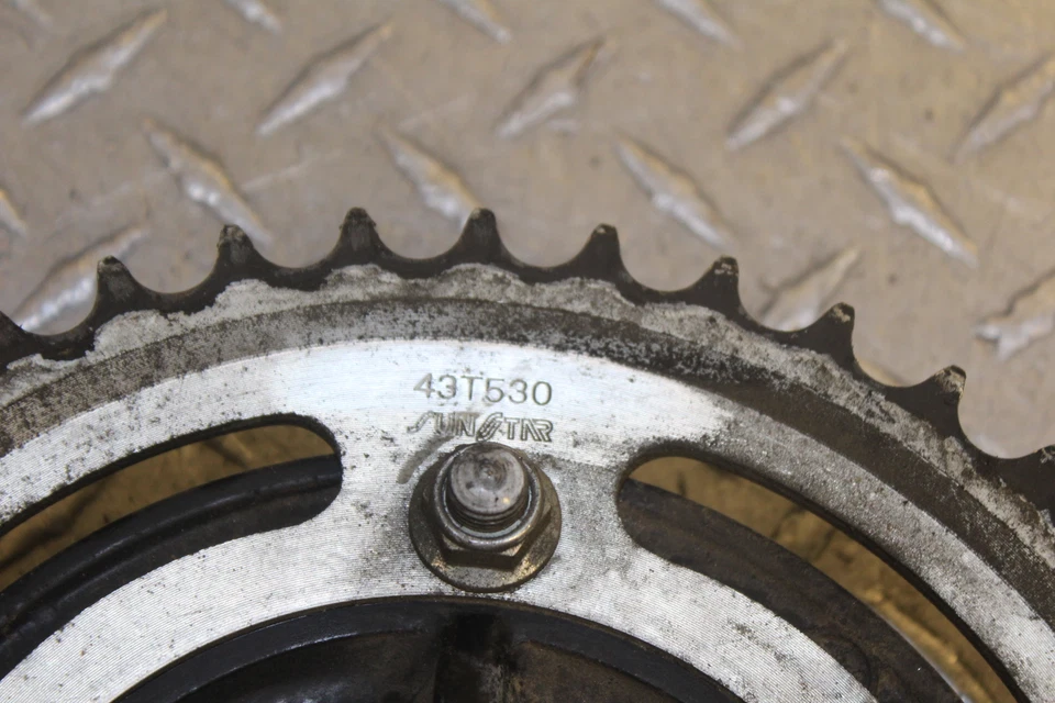 2007 SUZUKI BANDIT 1250S GSF1250S RODA DENTADA TRASEIRA 43T - Imagem 2 de 4