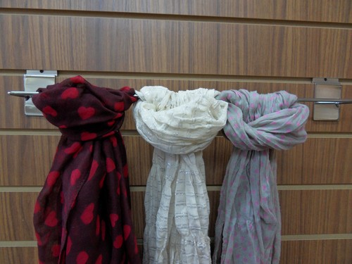 Slatwall Gift Wrap Arm - Shop / Retail Accessory Display - Picture 4 of 6