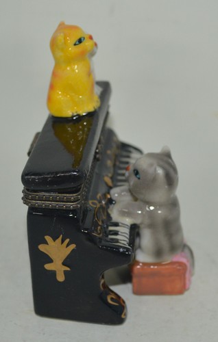 Vintage Porcelain Cats Playing Piano Trinket Box With Trinket - Picture 2 of 6