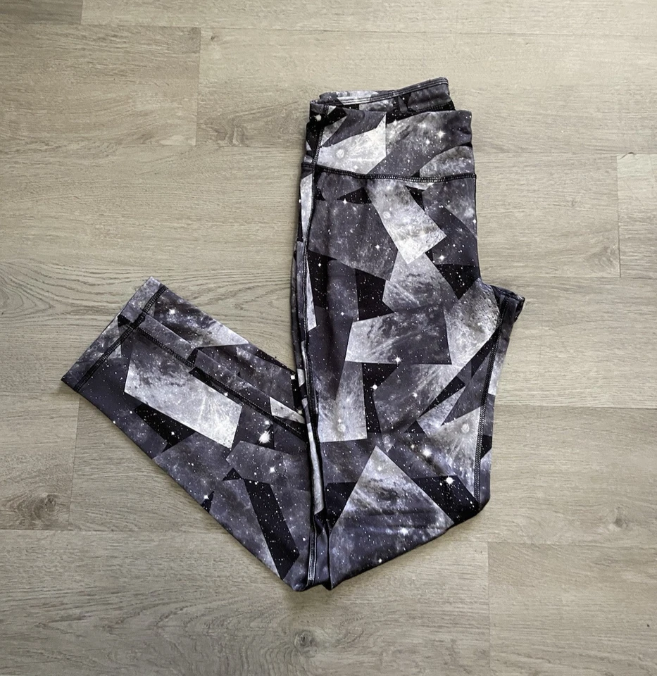 Danskin Now | Leggings al tobillo estrellas 'blancos, negros y grises' para mujer | Pequeños 4/6 Foto 4 de 4