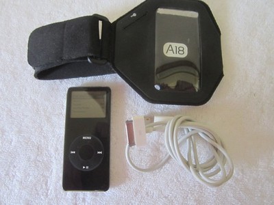 Apple iPod Nano 1st Generation Black MA099LL A1137 2GB  Charger Arm Band Bundle