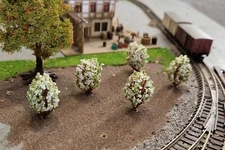 10 White Blooming Bushes, Shrubs with Light Spherical Shape, 25 mm Tall