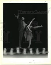 1993 Press Photo Roberto Villanueva and Jenny Cosentino performance. - noc71318