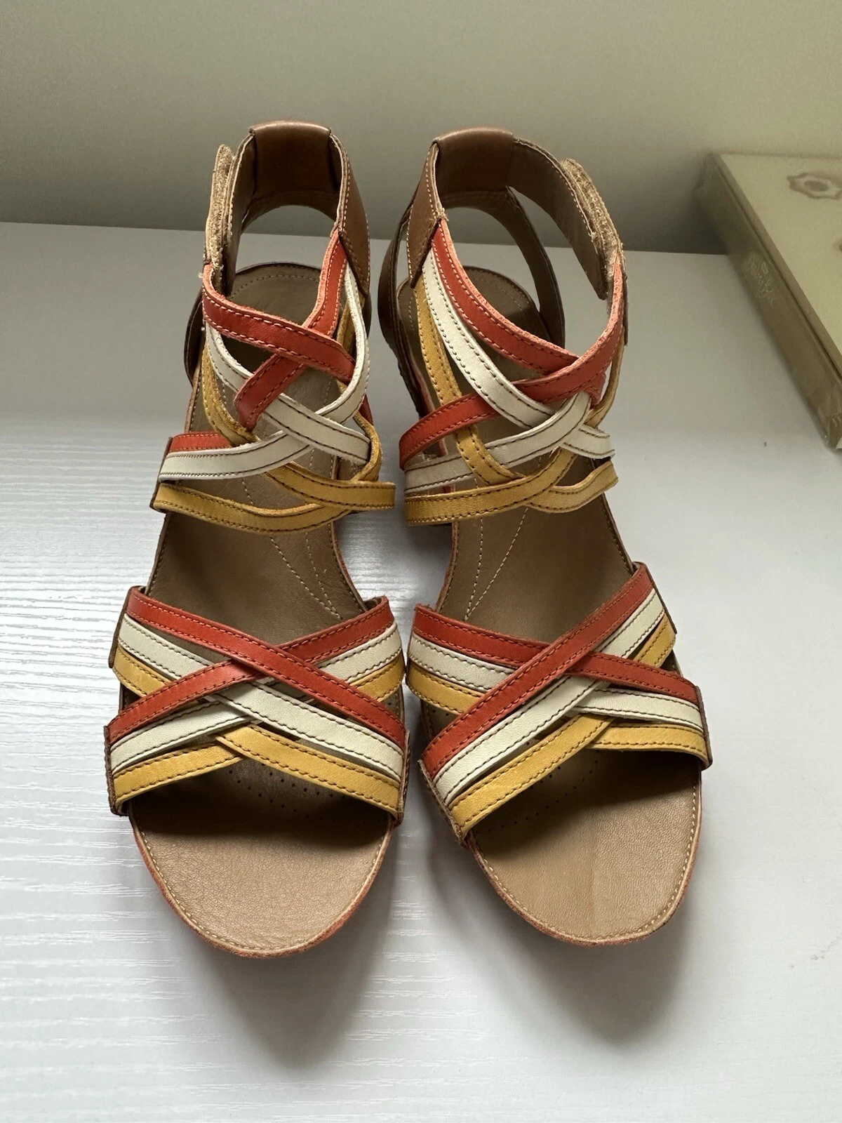 Sandali con zeppa in pelle arancione CLARKS RUSTY FREE taglia 6D senza scatola