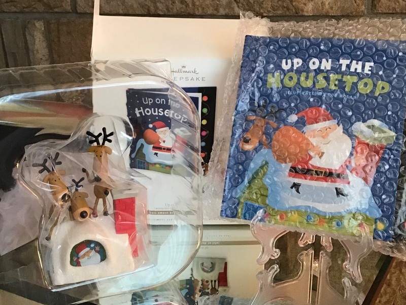 Hallmark 2010 Up On The Housetop Interactive Ornament & Storybook Set Keepsake