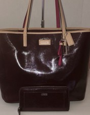 Preowned COACH Park Metro Patent Leather SV/Burgundy Tote Bag F25028 w wallet