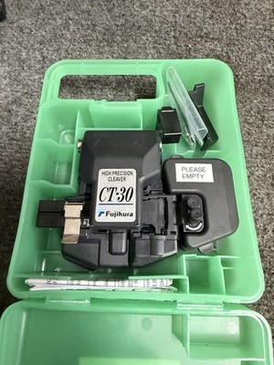 Fujikura CT-30 High Precision Cleaver Cutter, nice and clean with case USA Sales