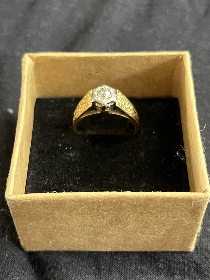 Vintage 1973 9ct Gold Platinum And Diamond Engagement Ring  - Image 4 of 4