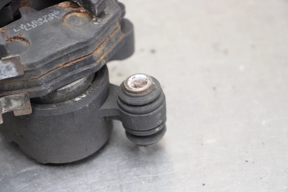 06-07 SUZUKI GSXR600 GSXR 600 REAR BACK BRAKE CALIPER 69100-01H00-999 Foto 2 de 4