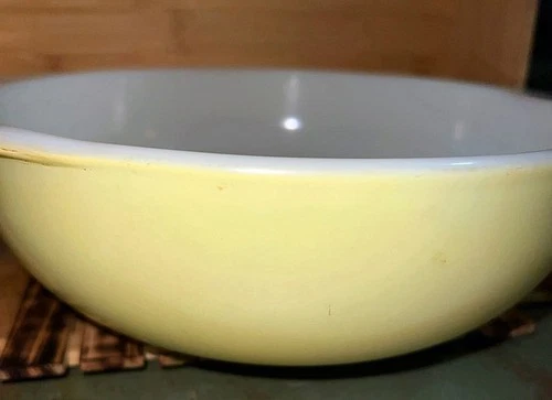 Vintage Pyrex Yellow #024 Mixing Serving Bowl 2 Quart With Handles