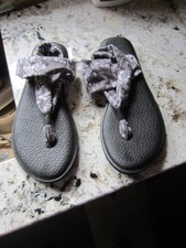 NWOT women's summer thong sandals yoga sling Sanuk Size 10 gray/black colors