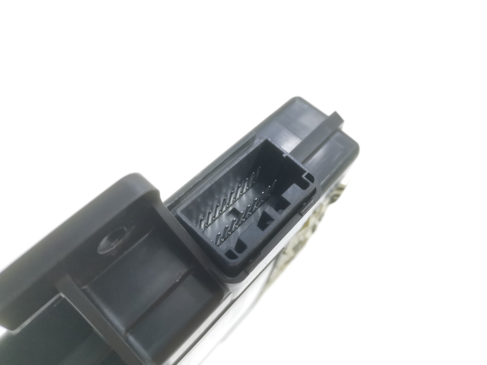 17-20 MASERATI Levante KEYLESS ENTRY CONTROL MODULE ECU P670105418 807023087A