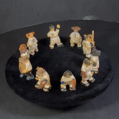 ヴィンテージ　アニマルピッチャー Hand Carved Wood ANRI Dog Figurine Baseball Team Vintage 1940s Set